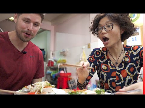 Generations Of DELICIOUS FOOD In The Heart Of Saigon Ban Co Market