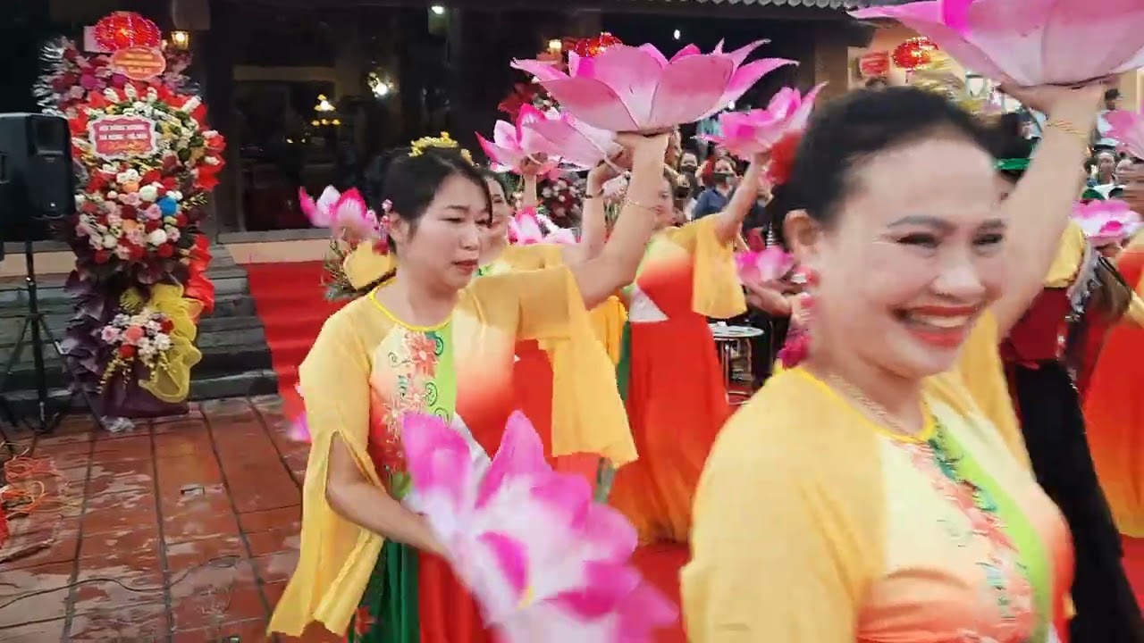 GIÁ VĂN -CÔ BÉ THƯỢNG NGÀN - Ns Nguyễn Khái - Cô bé Thượng ngàn Thú Nga cùng tốp múa Phật Tử 