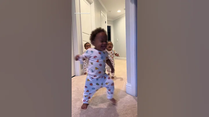 How daddy entertains his adorable identical triplets 😂❤️