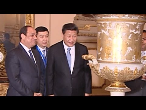 الرئيس السيسي يصطحب نظيره الصيني في جولة بقصر عابدين