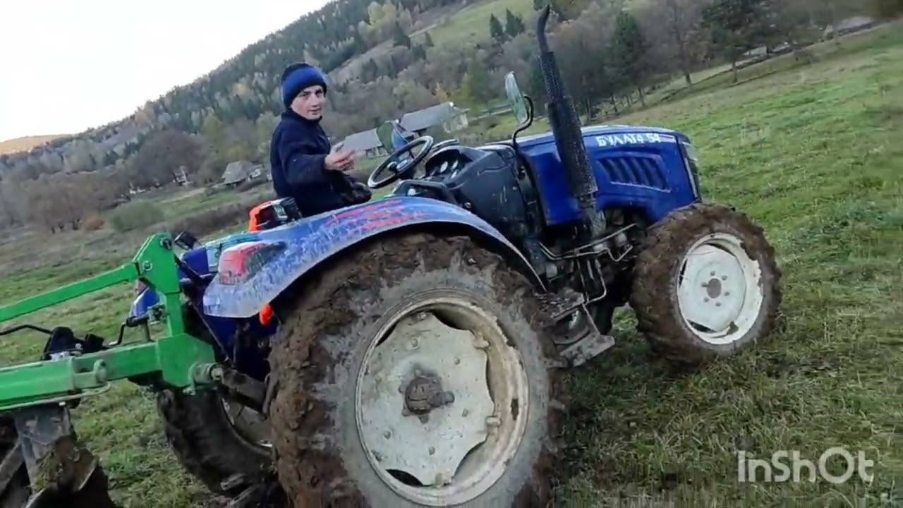 Оранка трактором Булат 454 плугом 2 по 30 Український бомет в гірській місцевості..