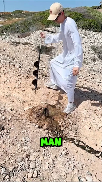 He found Oil in Desert 🛢️🏜️ (@Wood_Mood) #shorts #shortvideo #oil
