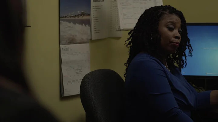 Toni Henderson Mayers as Principal Pearson in Pret...
