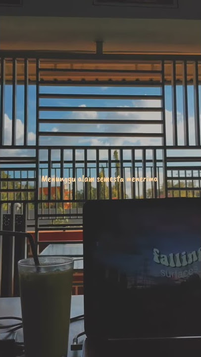 Story WhatsApp Daun jatuh - resah jadi luka