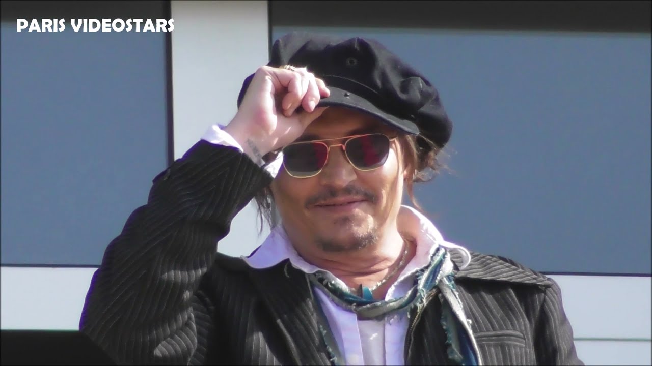Johnny DEPP waves to fans from the hotel balcony @ Deauville 5 september 2021 American Film festival