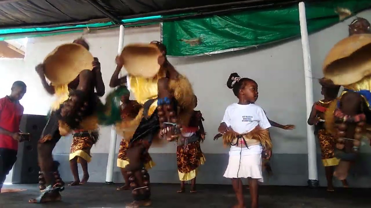 Eyalama noi noi, praising God in an African way