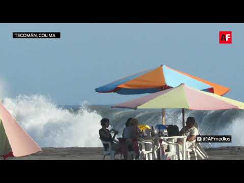 Impresionante el oleaje en la playa de Pascuales, Tecomán, Colima