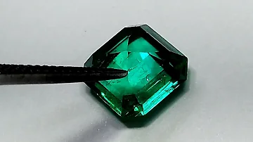 ¿Qué dice un diamante talla esmeralda de una mujer?