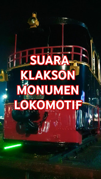 suara klakson lokomotif kereta api di monumen lokomotif stasiun kereta api Pasar Turi, Surabaya