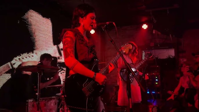 Rus porno aktrisasi Tyumendagi lezbiyenlarning elonlari