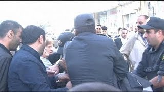 Azerbaycan'da Aliyev muhalifleri sokaklara döküldü