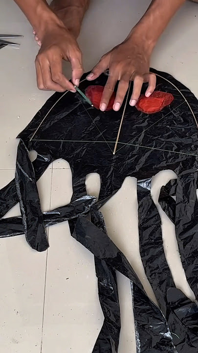 TRY MAKING A SCARY JELLYFISH KITE #kite #kites #jellyfishkite