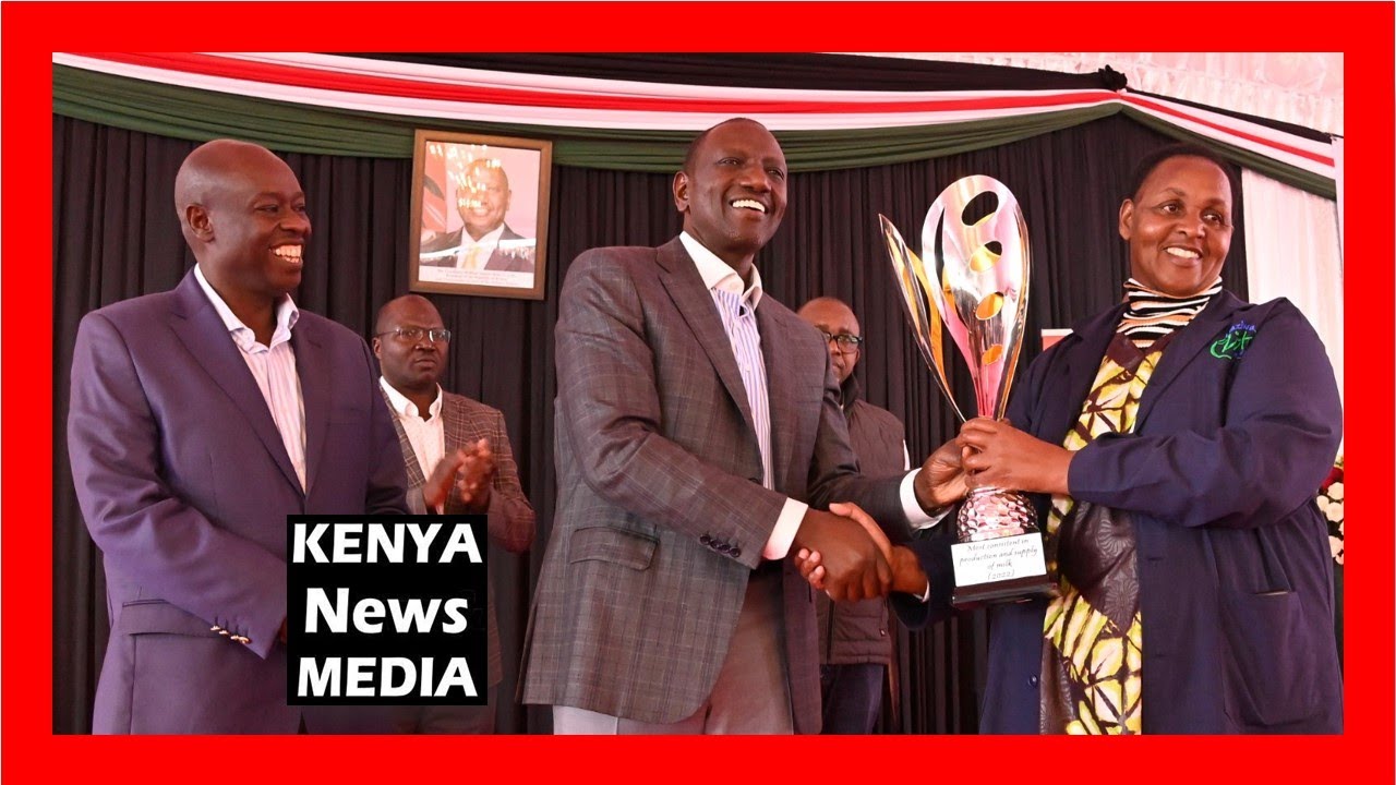 President Ruto awards trophy at the Githunguri Farmers Field Day/AGM