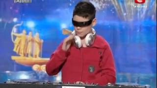 Украина мае талант 5 Одесса Юрий Астахов (DubStep) Украина мае талант 5 Одесса Юрий Астахов (DubStep)