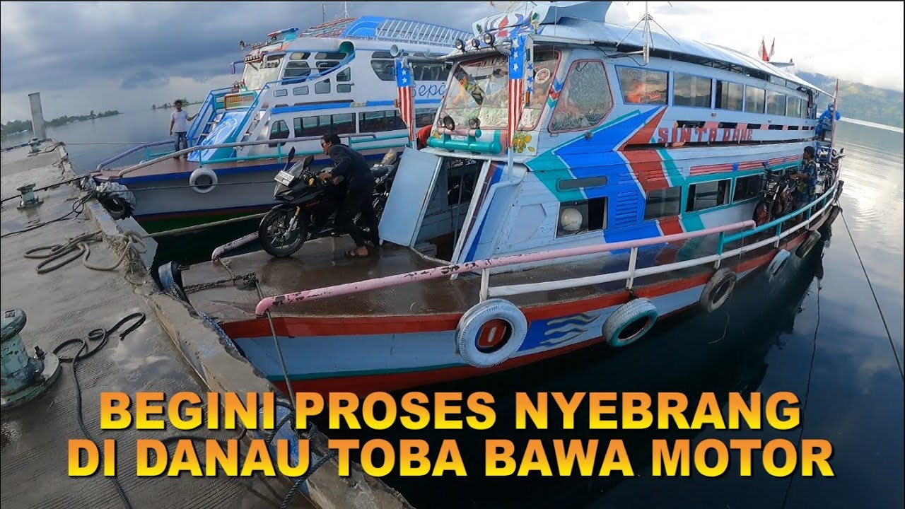 DIKEJAR HUJAN MAU NYEBRANG DANAU TOBA DARI SAMOSIR MENUJU TIGARAS