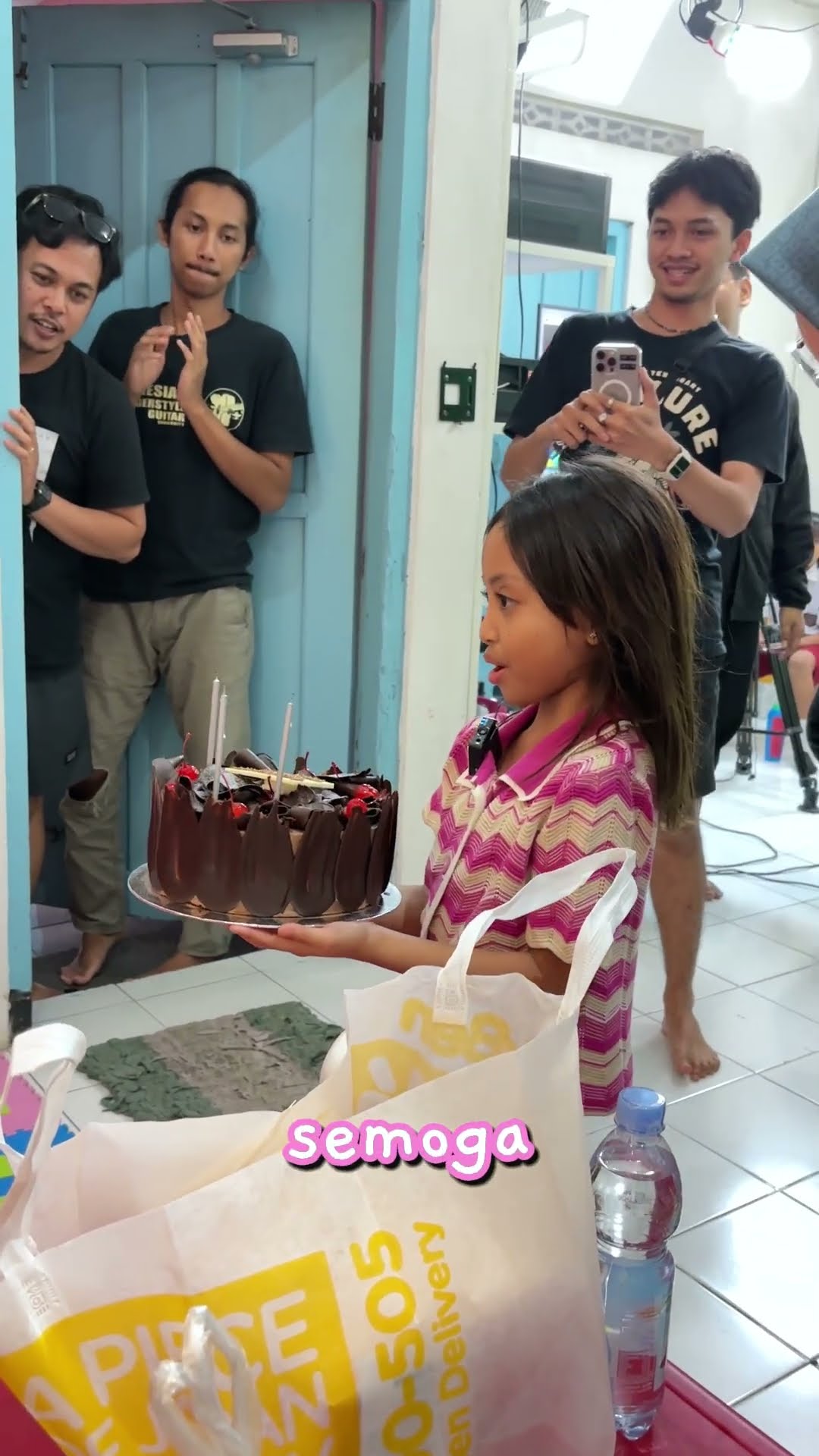 LEIKA KASIH SURPRISE SPESIAL KE ADIKNYA QAEREEN KIRANA ?? #leika #shorts