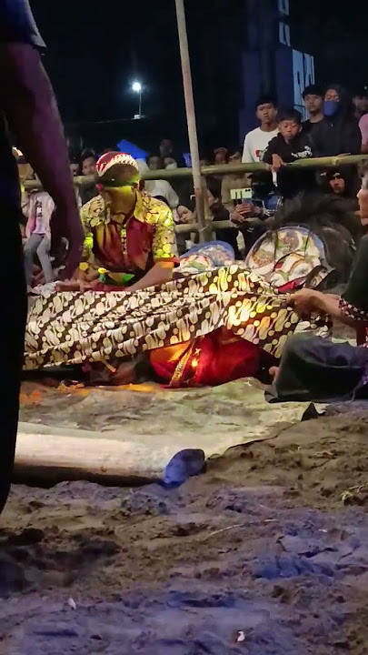 Harus ditutup kain gitu ya#jathilan #jaranan #feedshorts #videoshorts #videoviral #viral #video