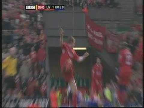 Alan Smith breaks leg...