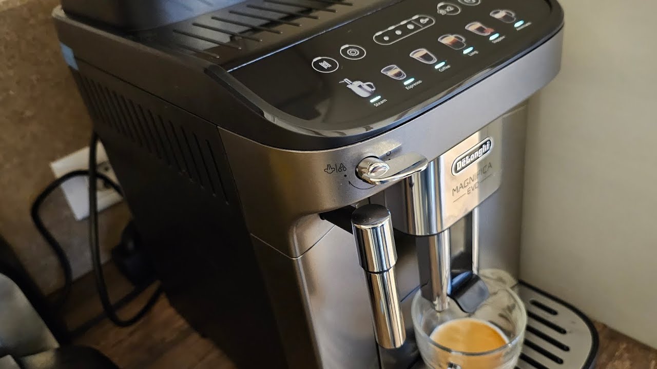 First using coffee espresso machine DeLonghi magnifica Evo