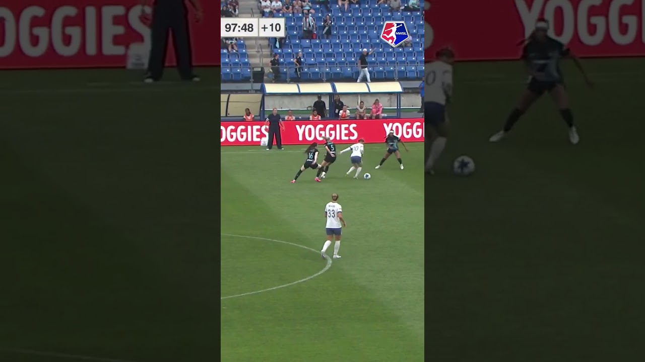 A nutmeg, elite control, and zero panic. Jess Fishlock is style 🪄⚽ #nwsl