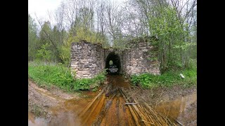 Старинный заброшенный мост.