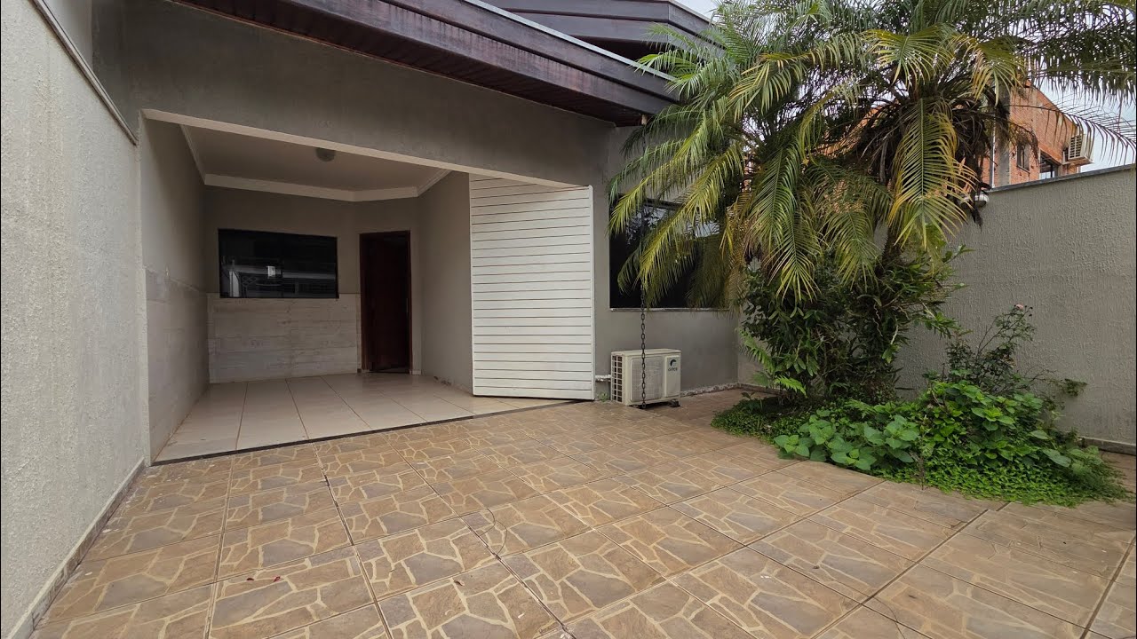 Ótima casa térrea com suite e climatização.