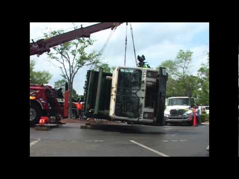 wrecker.-rotator-wrecker,-big-rig,-heavy-duty,-tow-truck,-in-action-how-to-lift