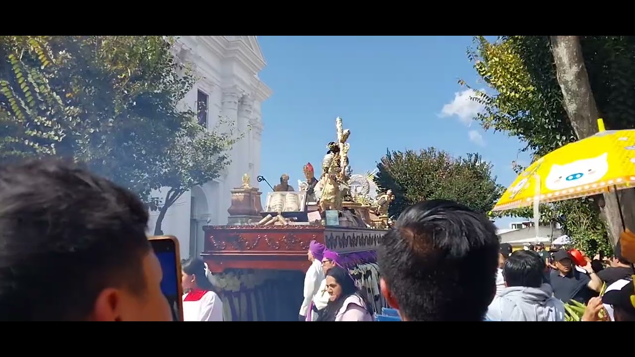 En la Rampa Jesús Nazareno del Consuelo: Con la Marcha fúnebre: La entrega de Jesús. 