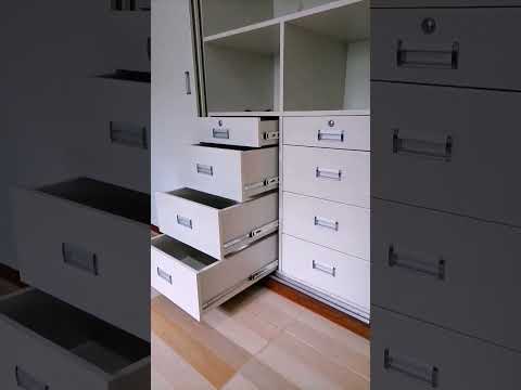 Closet corredizo empotrado
