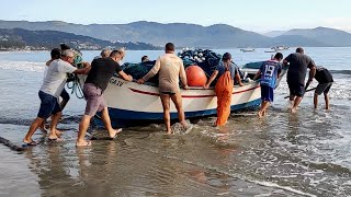 Safra da tainha, 2024, 110524, Garopaba, SC, embarcações, peixes e cerco frustrado na Vigia.#pesca