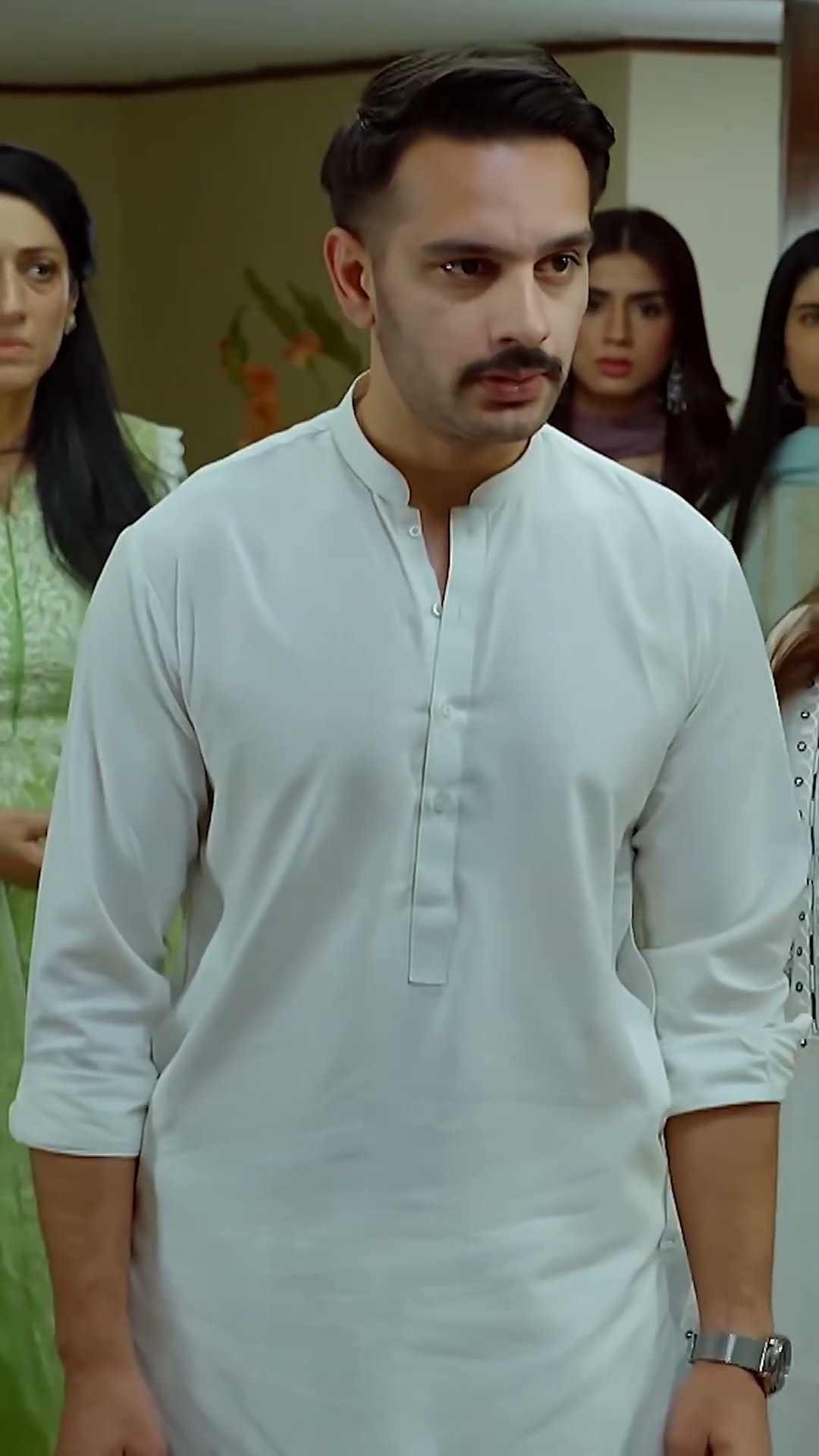 Yeh Kya Ho Raha Hai... #ghair  #ushnashah  #shorts