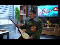 Комуз вместо гитары: Камчыбек Ташиев дал совет пограничникам
