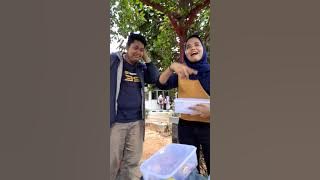 Pedagang rebutan pelanggan