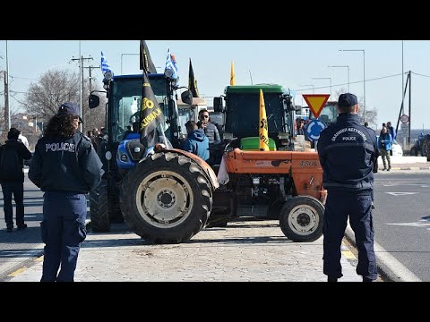 Ελλάδα - αγρότες: Ενισχύουν και αυξάνουν τα μπλόκα