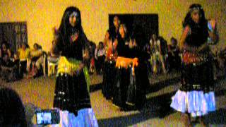 ラテン　ボリビアの女の子たちのダンス