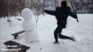 russian guy kicks a snowman Resimi