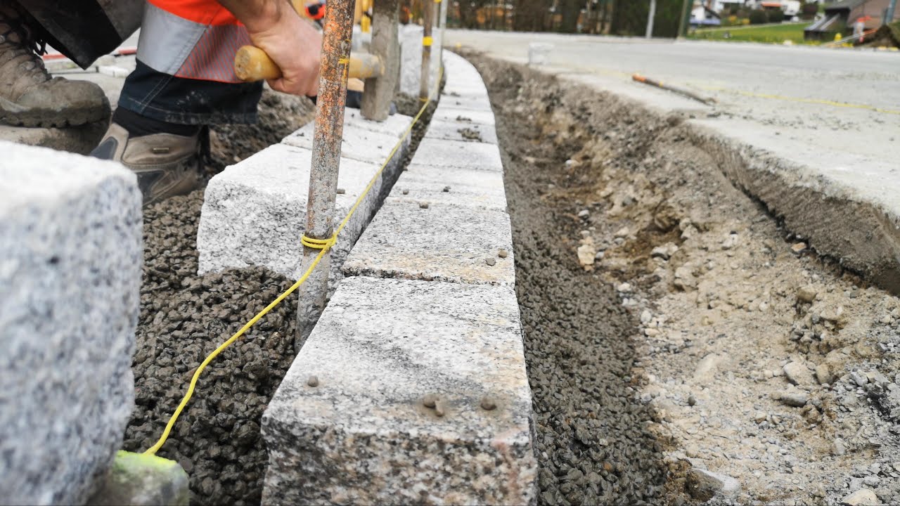 Гранитные камни в бетонном наборе 