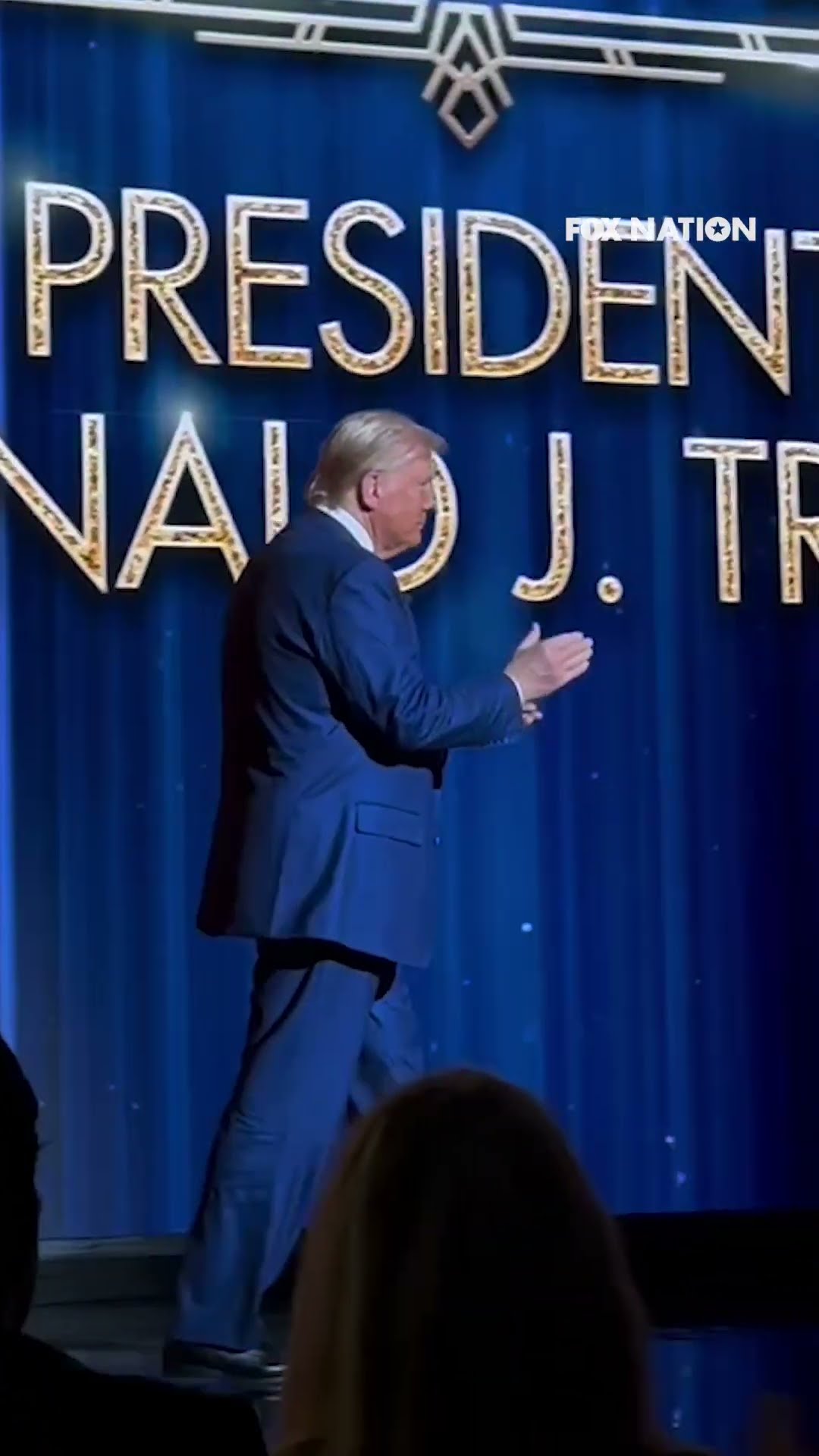 Trump takes the stage with Lee Greenwood at #PatriotAwards