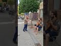 😱Impresionante IMPROVISACIÓN 💥 deslumbra a GUITARRISTA flamenco en la CALLE