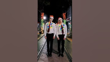 Uncanny Christmas 👽 #uncannyvalley #croesbros