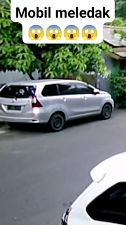 Mobil Meledak Saat Parkir