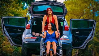 Abandonó a su hermana en silla de ruedas y al final ella le dio una lección