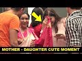 Asha Bhosle Daughter In Law Wipe Sweat From Her Mother Saree - Mother-Daughter Cute Moment