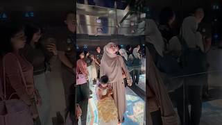 Gini rasanya naik Gedung Tertinggi.. #riaricis #moana