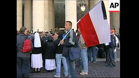 Early morning in square, queue to see body lying in state