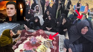 Download Lagu Ali's funeral: Ali's family at her grave MP3