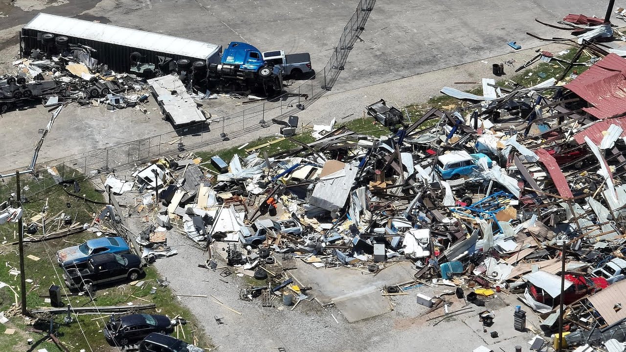 At least 23 killed as severe storms rip through central U.S. - YouTube