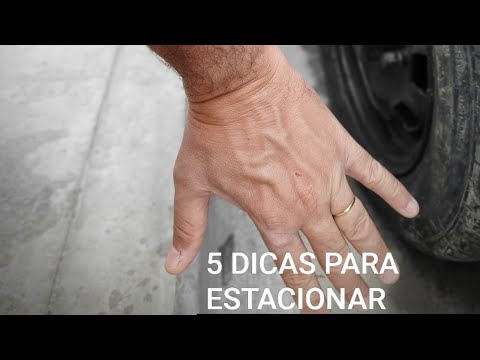 Vídeo: Como você deve virar as rodas ao estacionar em declives sem meio-fio?