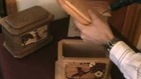 How to open a wooden urn