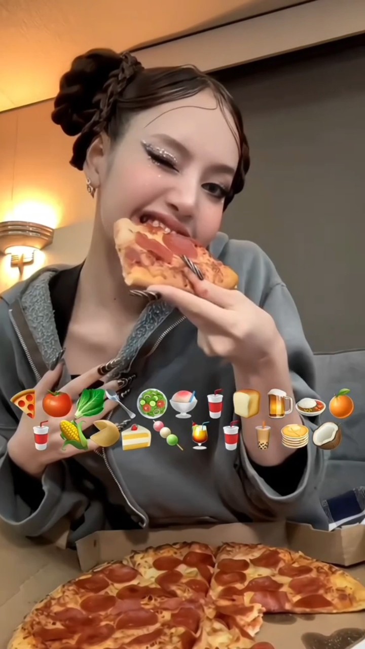 CHAELISA Eating ??#lisa #rosé #chaelisa #jisoo #jennie #blackpink #shorts